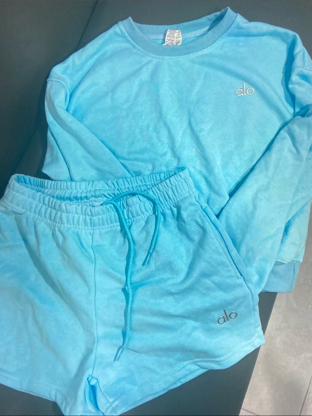 Alo Yoga Matching Set Light Blue Long Sleeve Sweatshirt